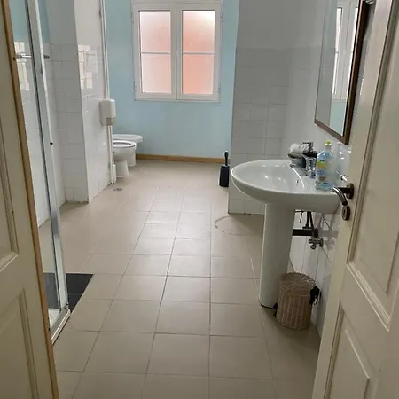 Relax Chiado 3 - Cute Little Double With Shared Bathroom Pensión *