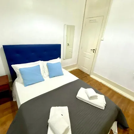 Relax Chiado 3 - Cute Little Double With Shared Bathroom Гостевой дом