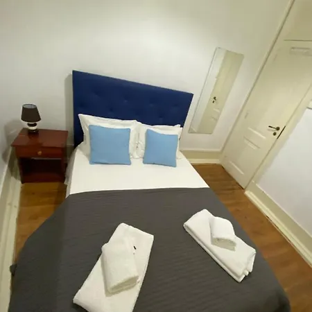 Relax Chiado 3 - Cute Little Double With Shared Bathroom Гостевой дом